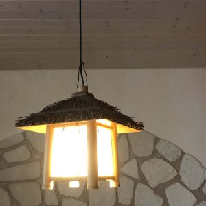 Lampe plafond en forme de hutte